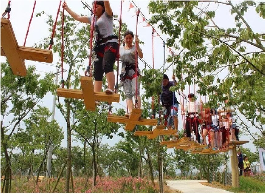 户外探险丛林飞跃